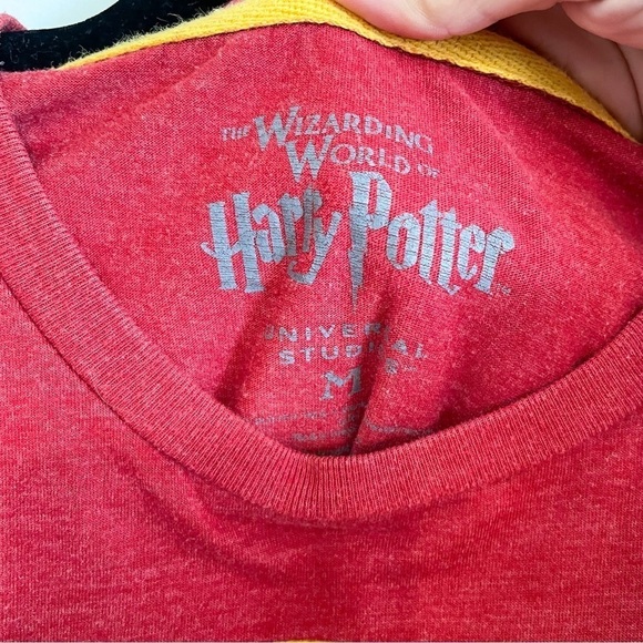 Universal Studios Harry Potter Gryffindor T-Shirt M - Picture 3 of 4